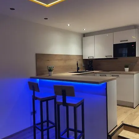 Stylische Suedsternchen